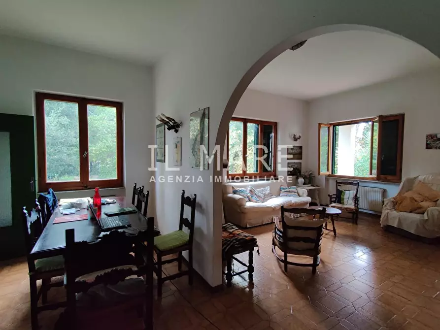 Immagine 10 di Villa in vendita  a Massa