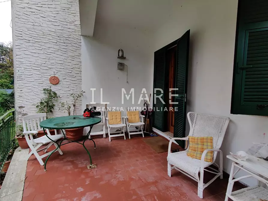 Immagine 7 di Villa in vendita  a Massa