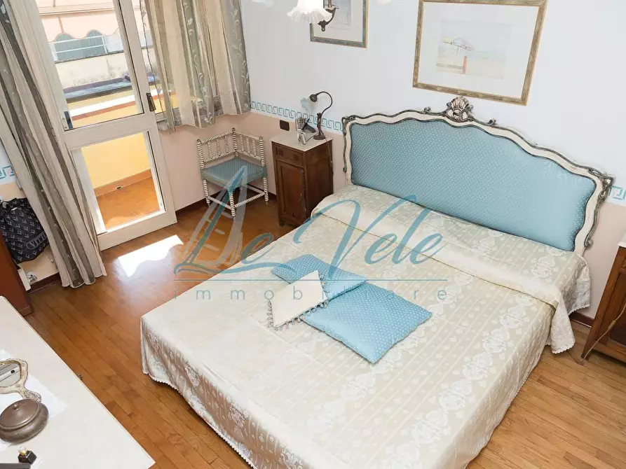 Immagine 15 di Casa indipendente in vendita  a Massa