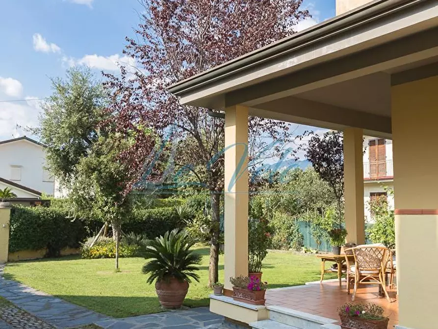 Immagine 4 di Casa indipendente in vendita  a Massa