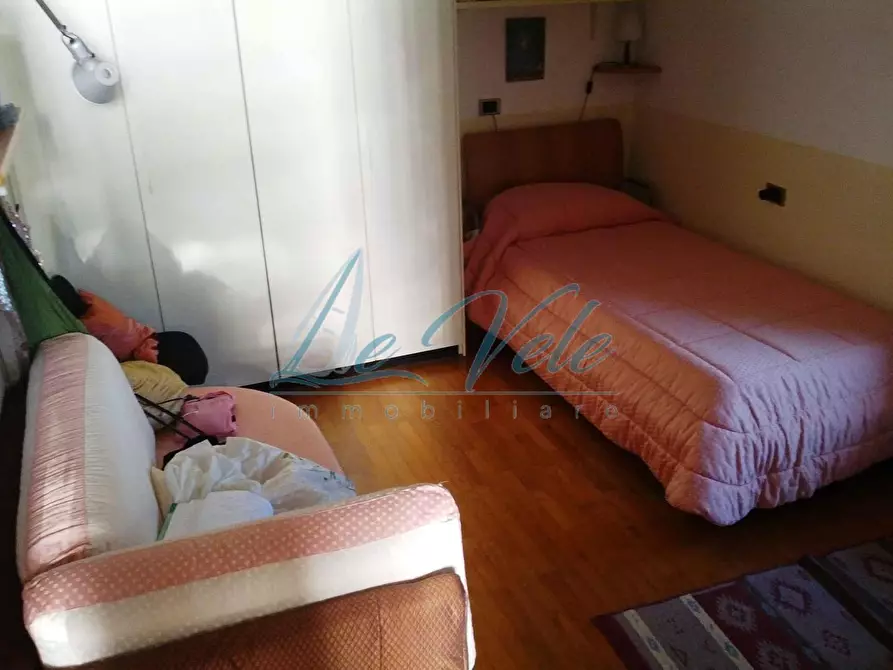 Immagine 11 di Casa indipendente in vendita  a Massa