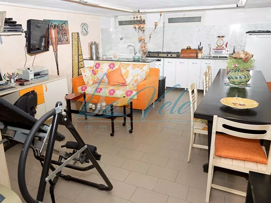 Immagine 17 di Casa indipendente in vendita  a Massa