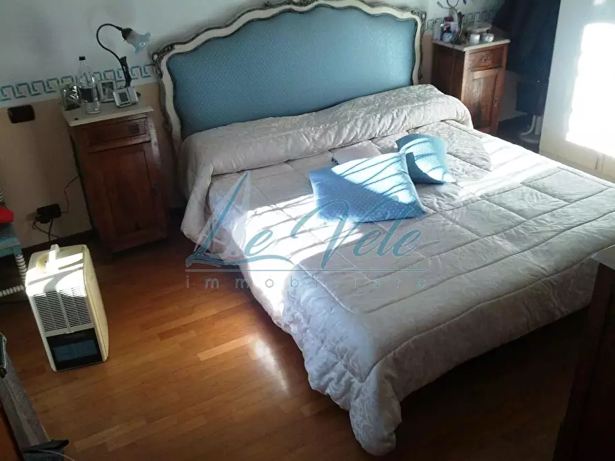 Immagine 13 di Casa indipendente in vendita  a Massa