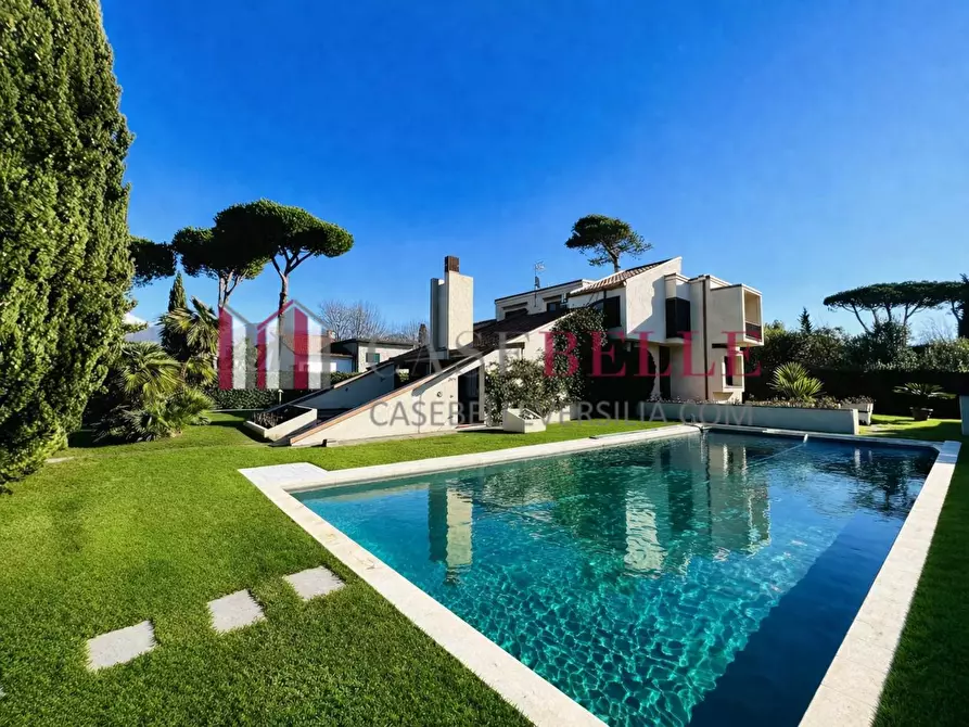 Immagine 1 di Villa in affitto  a Forte Dei Marmi