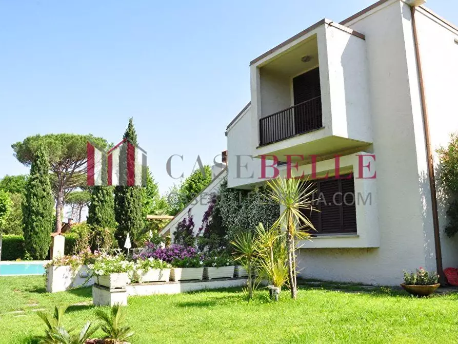 Immagine 2 di Villa in affitto  a Forte Dei Marmi