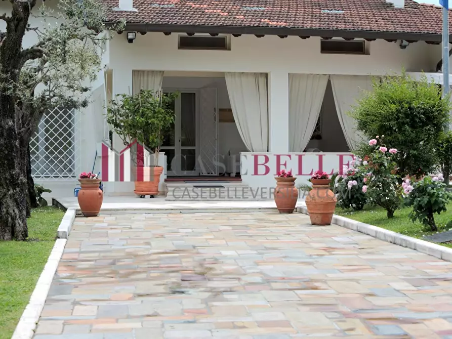 Immagine 3 di Casa indipendente in vendita  a Forte Dei Marmi