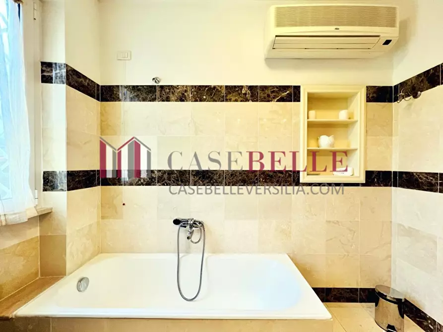 Immagine 29 di Casa indipendente in vendita  a Forte Dei Marmi