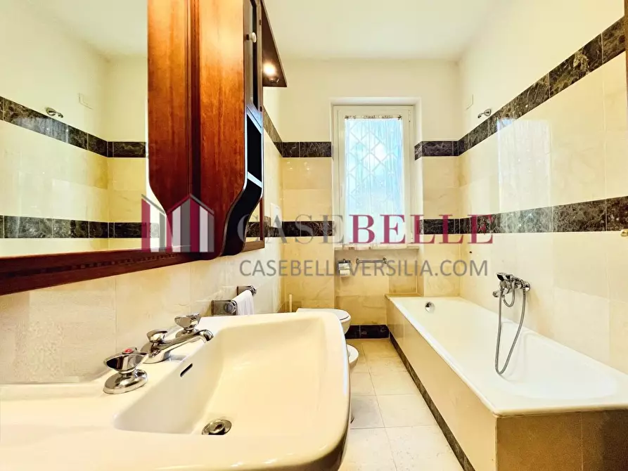 Immagine 27 di Casa indipendente in vendita  a Forte Dei Marmi