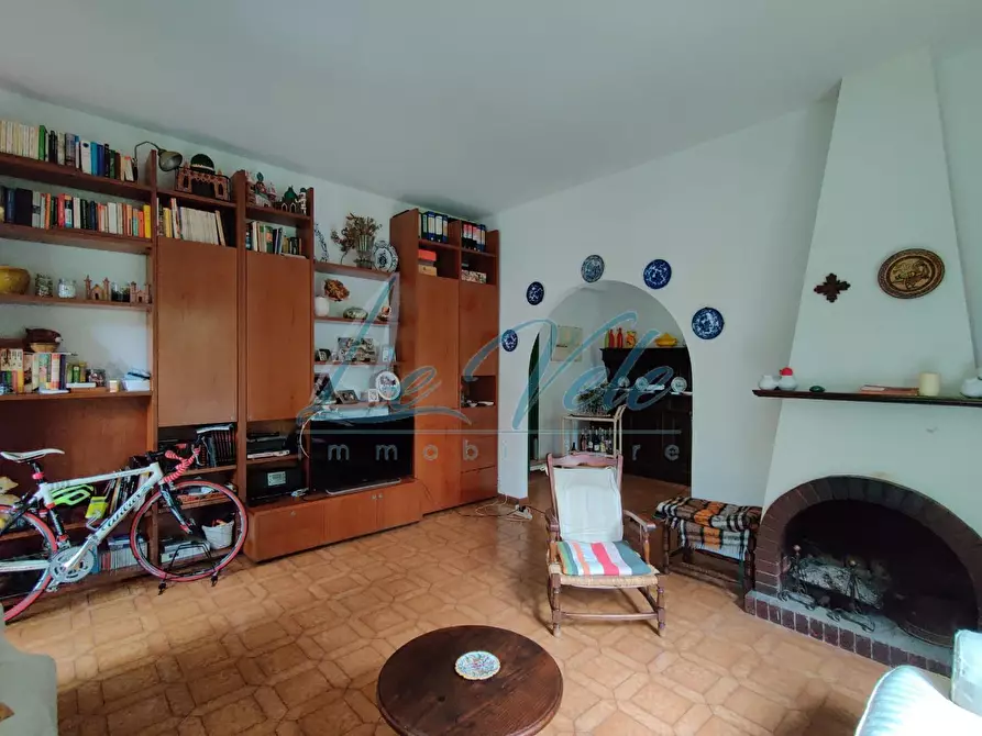 Immagine 13 di Villa in vendita  a Massa