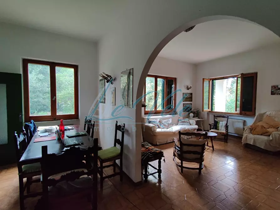 Immagine 10 di Villa in vendita  a Massa