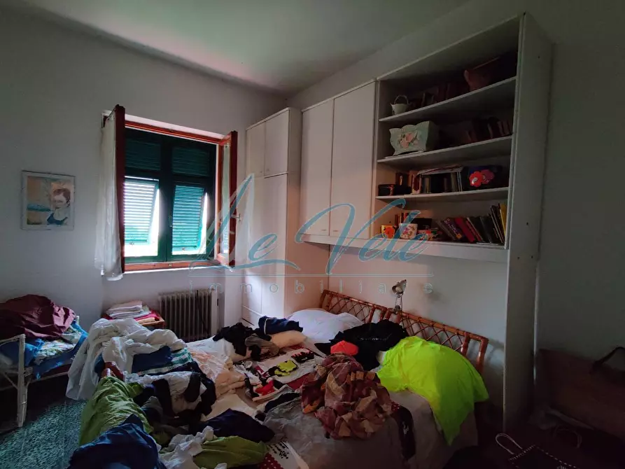 Immagine 14 di Villa in vendita  a Massa