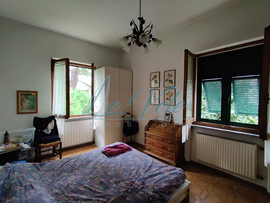 Immagine 15 di Villa in vendita  a Massa