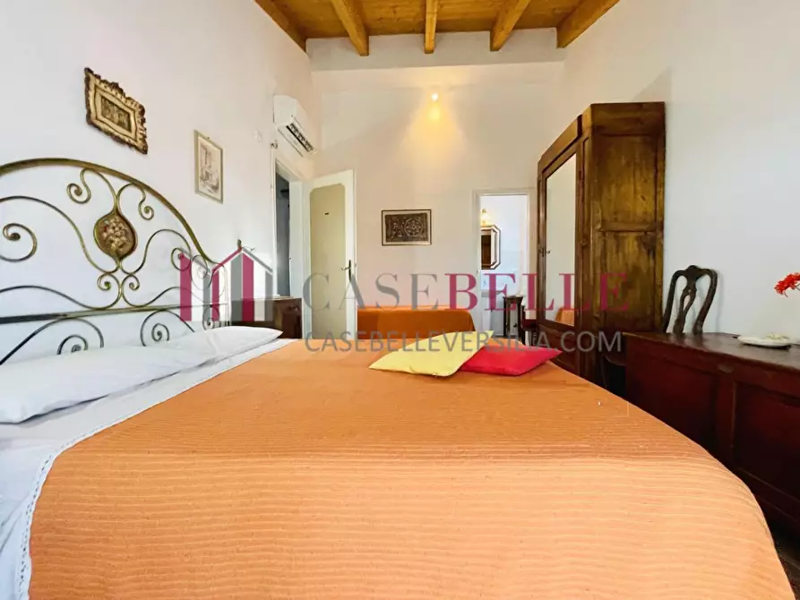 Immagine 41 di Villa in vendita  a Viareggio