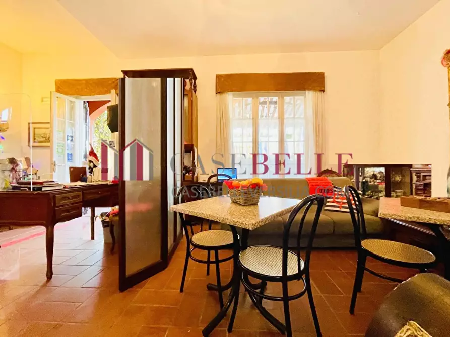 Immagine 6 di Villa in vendita  a Viareggio