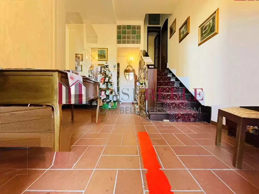 Immagine 2 di Villa in vendita  a Viareggio