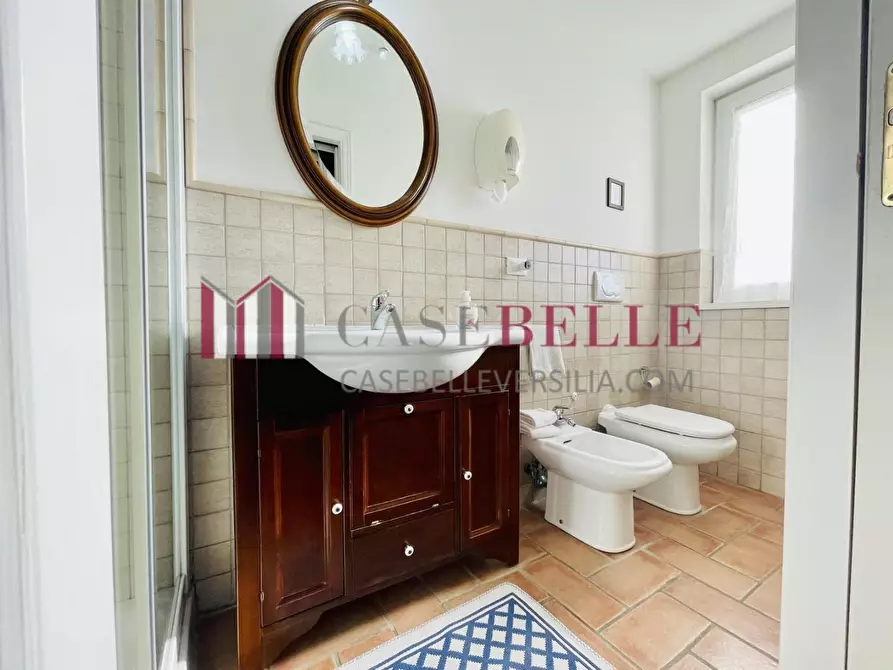 Immagine 58 di Villa in vendita  a Viareggio