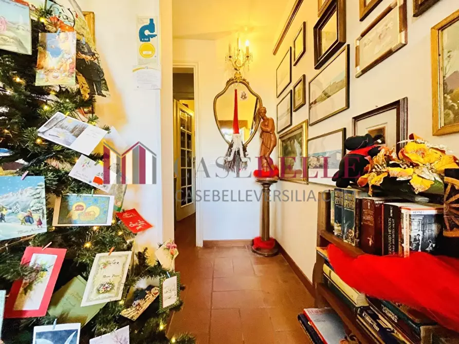 Immagine 8 di Villa in vendita  a Viareggio