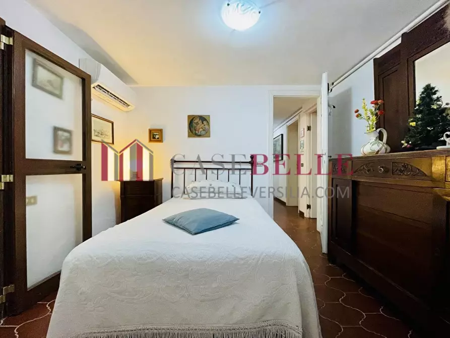 Immagine 71 di Villa in vendita  a Viareggio