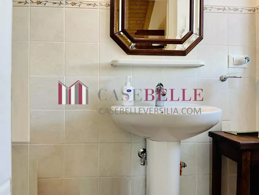 Immagine 43 di Villa in vendita  a Viareggio