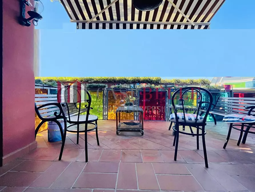 Immagine 1 di Villa in vendita  a Viareggio