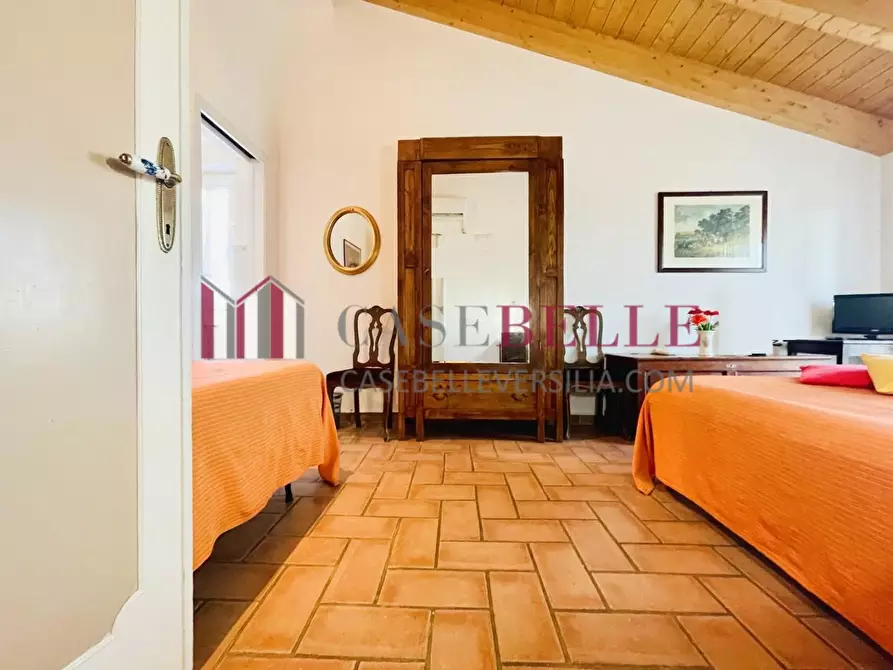 Immagine 37 di Villa in vendita  a Viareggio