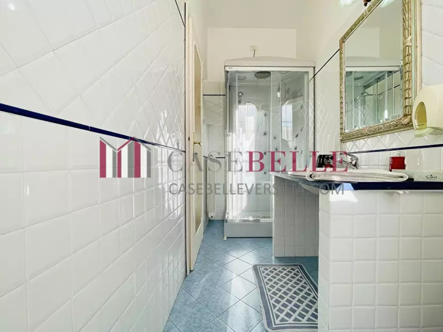 Immagine 22 di Villa in vendita  a Viareggio