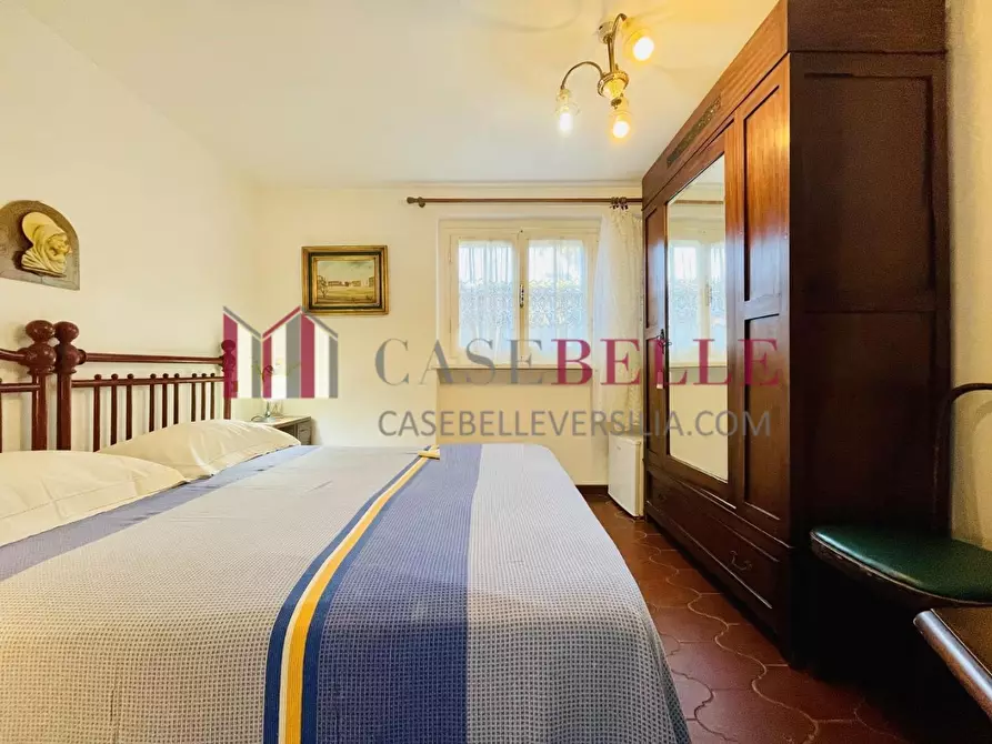 Immagine 79 di Villa in vendita  a Viareggio
