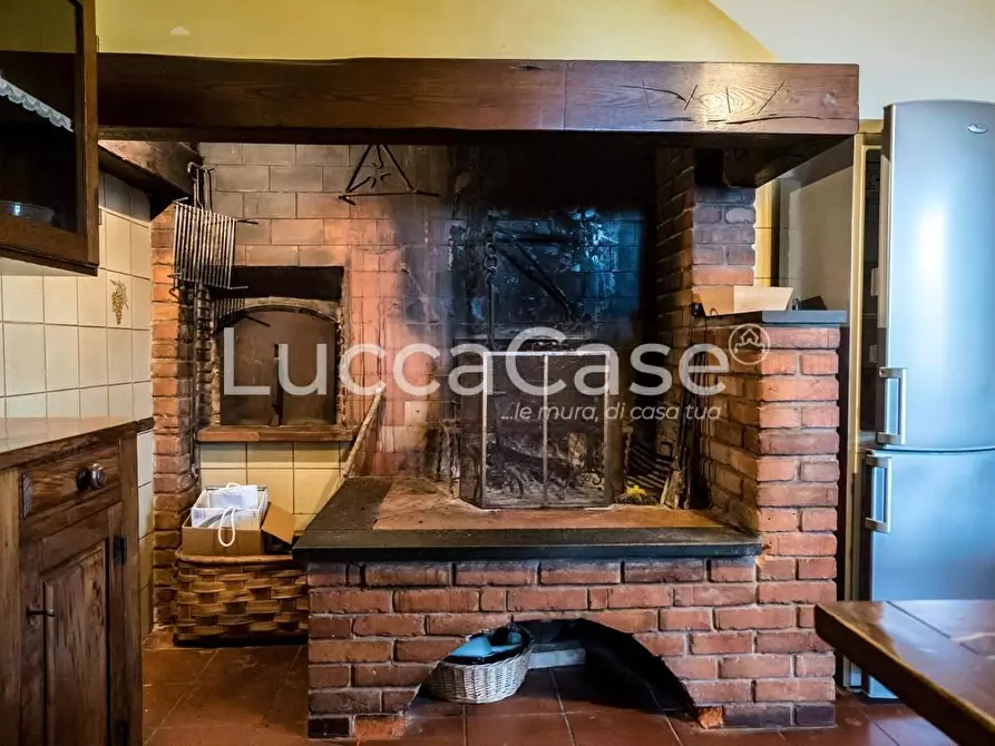 Immagine 17 di Casa colonica in vendita  a Camaiore