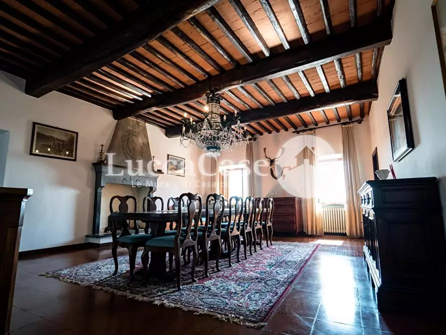 Immagine 1 di Casa colonica in vendita  a Camaiore