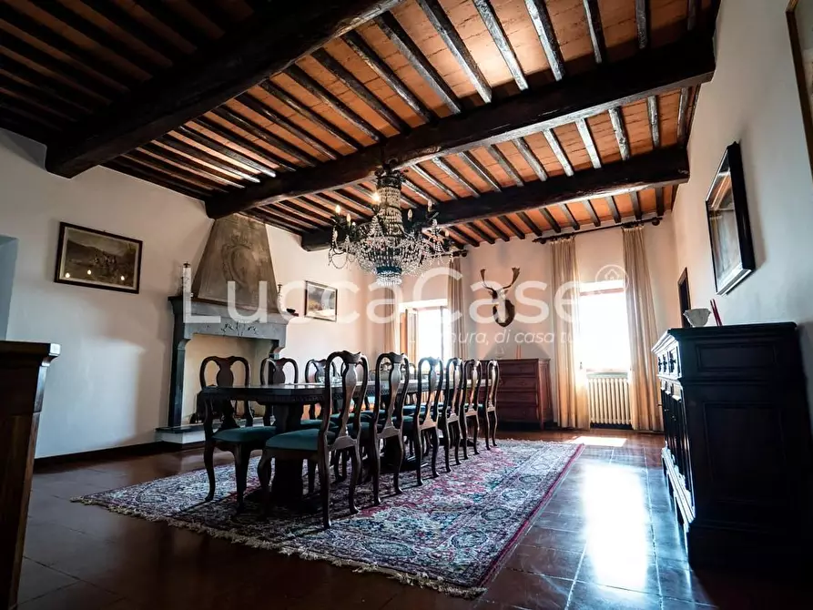 Immagine 1 di Casa colonica in vendita  a Camaiore