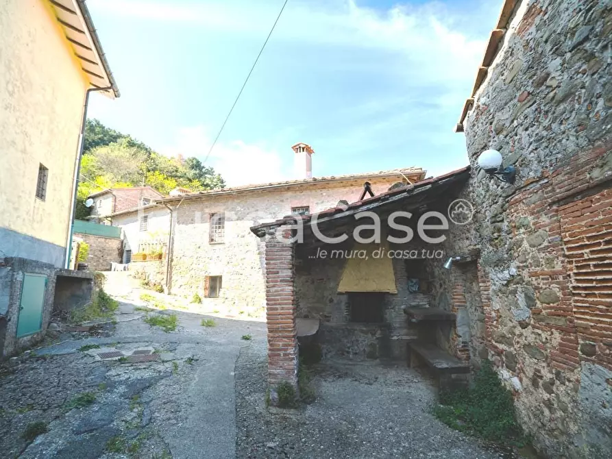 Immagine 37 di Casa colonica in vendita  a Camaiore