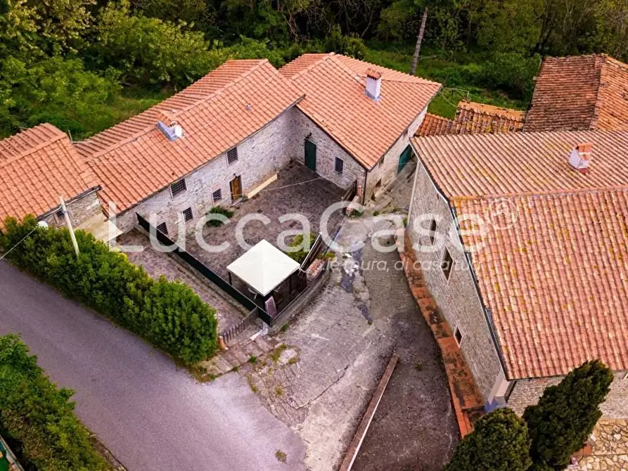 Immagine 54 di Casa colonica in vendita  a Camaiore