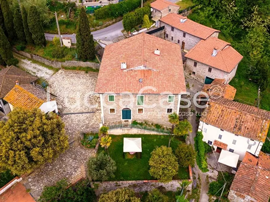 Immagine 53 di Casa colonica in vendita  a Camaiore