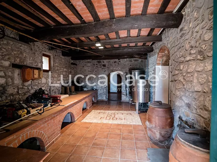 Immagine 10 di Casa colonica in vendita  a Camaiore