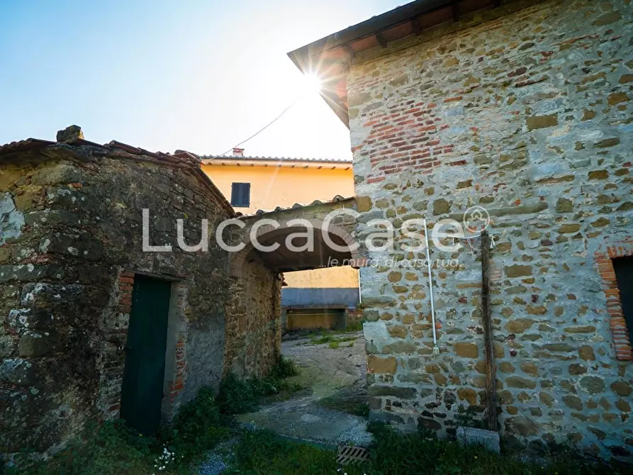 Immagine 41 di Casa colonica in vendita  a Camaiore