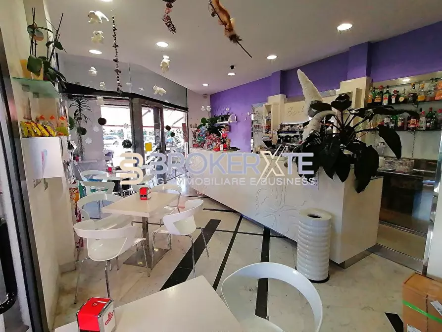 Immagine 1 di Bar / Ristorante in affitto  a Massa