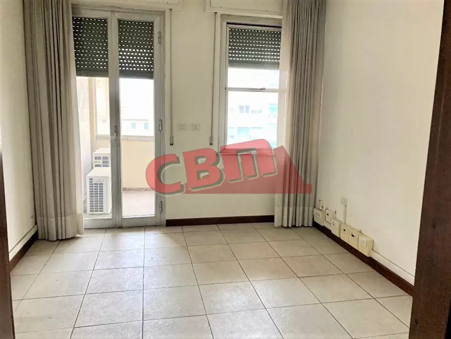 Immagine 6 di Ufficio in vendita  a Livorno