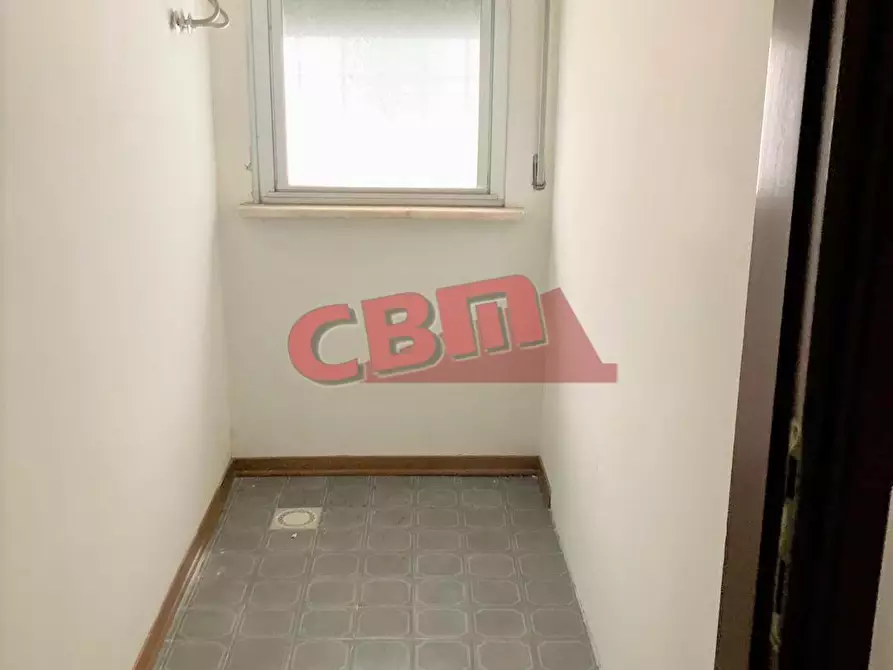 Immagine 13 di Appartamento in vendita  a Livorno