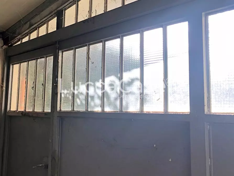 Immagine 15 di Attività artigianale in affitto  a Lucca