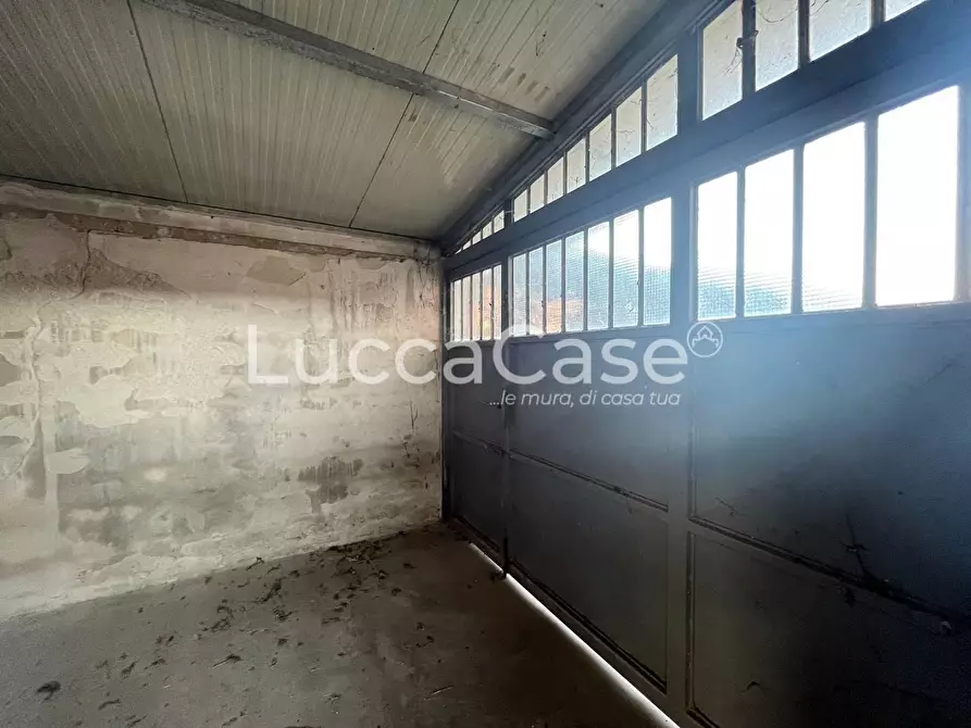 Immagine 14 di Attività artigianale in affitto  a Lucca