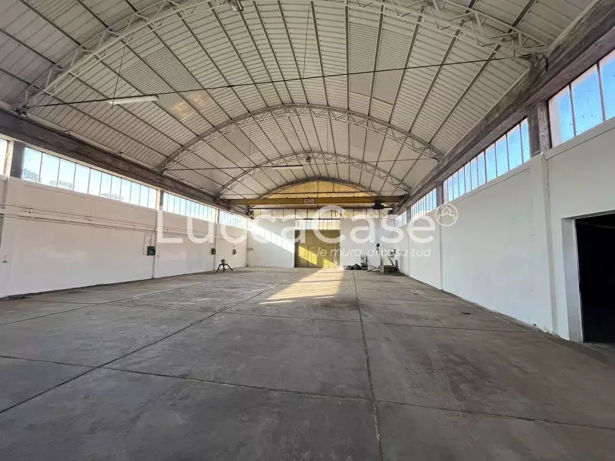 Immagine 12 di Attività artigianale in affitto  a Lucca