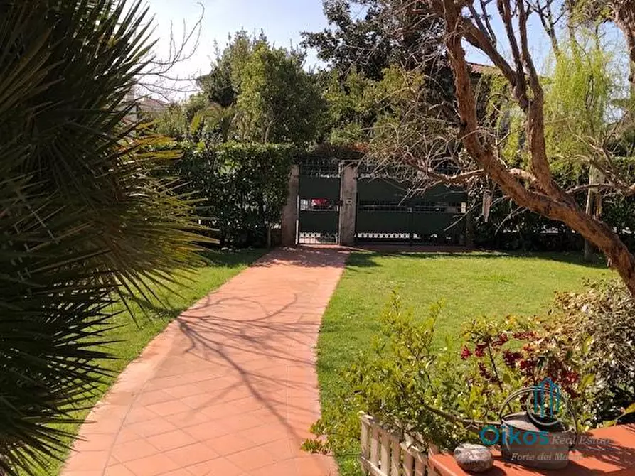 Immagine 10 di Casa bifamiliare in affitto  a Forte Dei Marmi