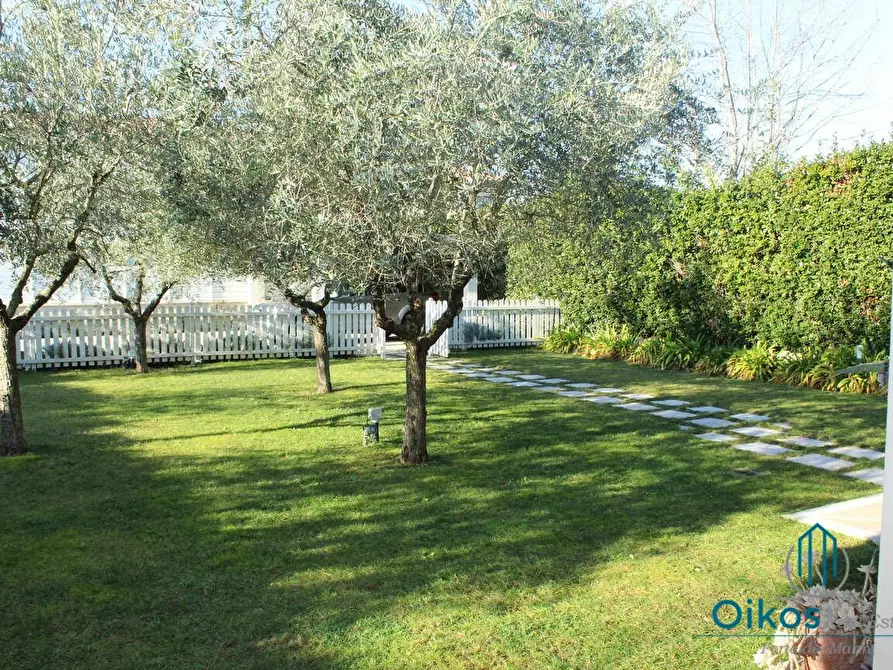 Immagine 3 di Villa in affitto  a Forte Dei Marmi