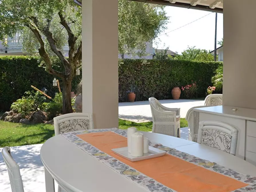Immagine 16 di Villa in affitto  a Forte Dei Marmi