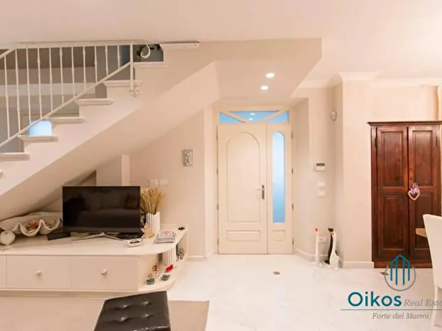 Immagine 2 di Villa in affitto  a Forte Dei Marmi