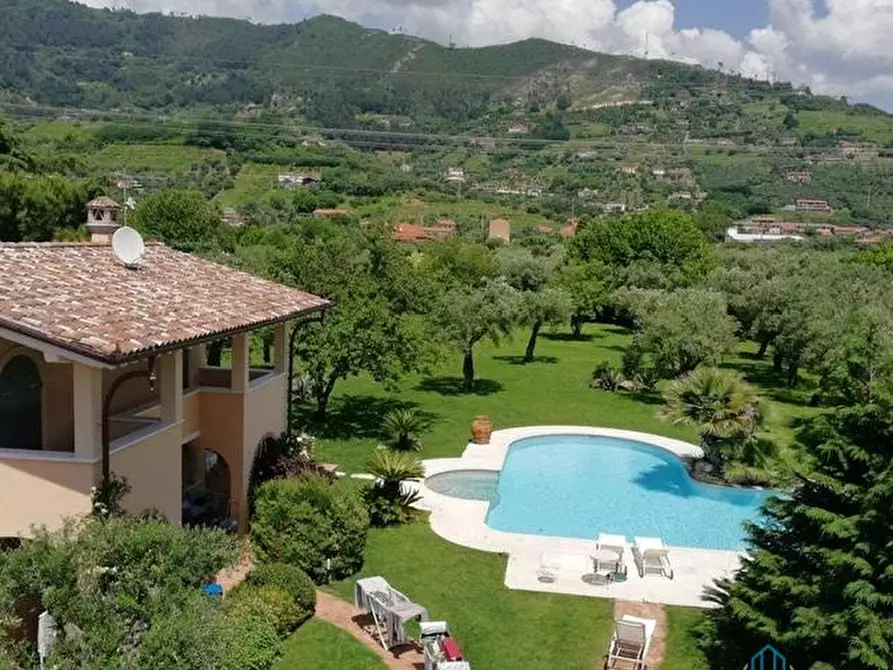 Immagine 2 di Villa in affitto  a Pietrasanta