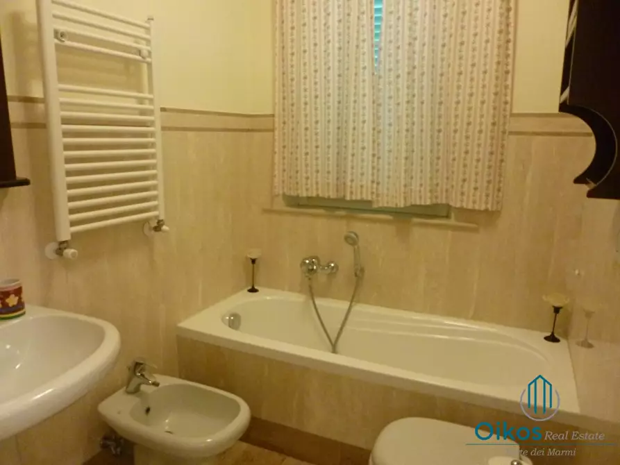 Immagine 12 di Casa bifamiliare in affitto  a Forte Dei Marmi