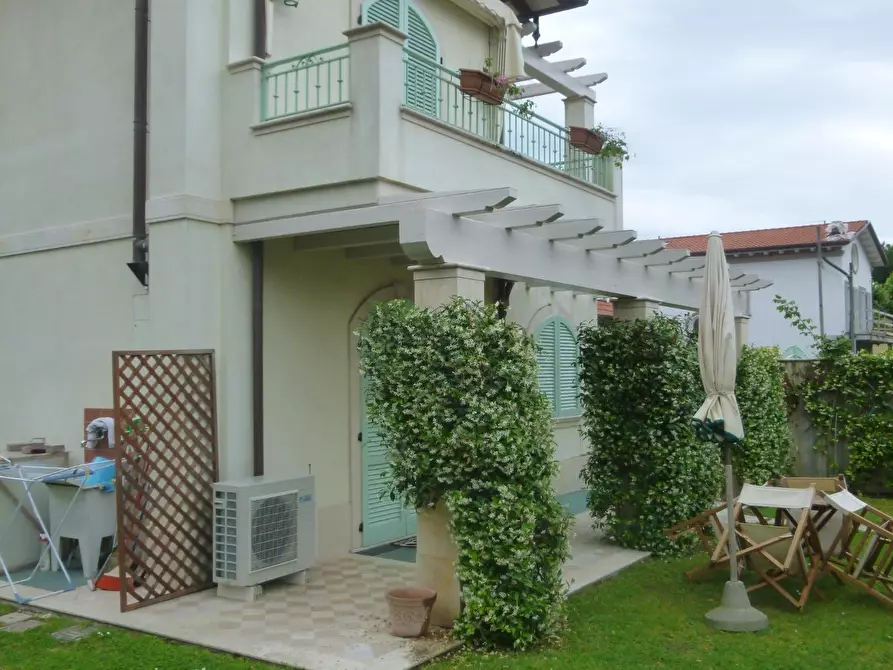 Immagine 2 di Casa bifamiliare in affitto  a Forte Dei Marmi