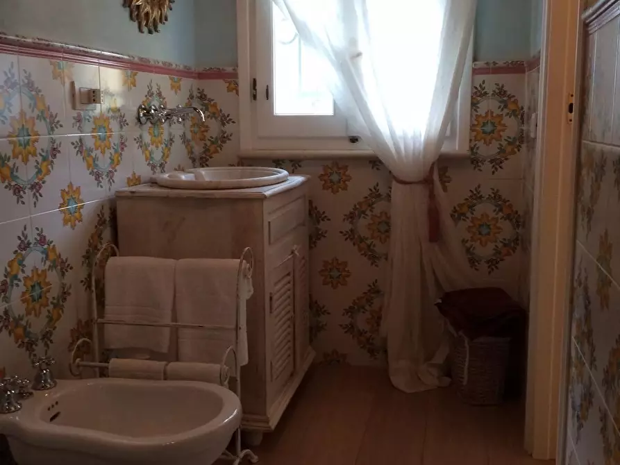 Immagine 8 di Villa in affitto  a Pietrasanta