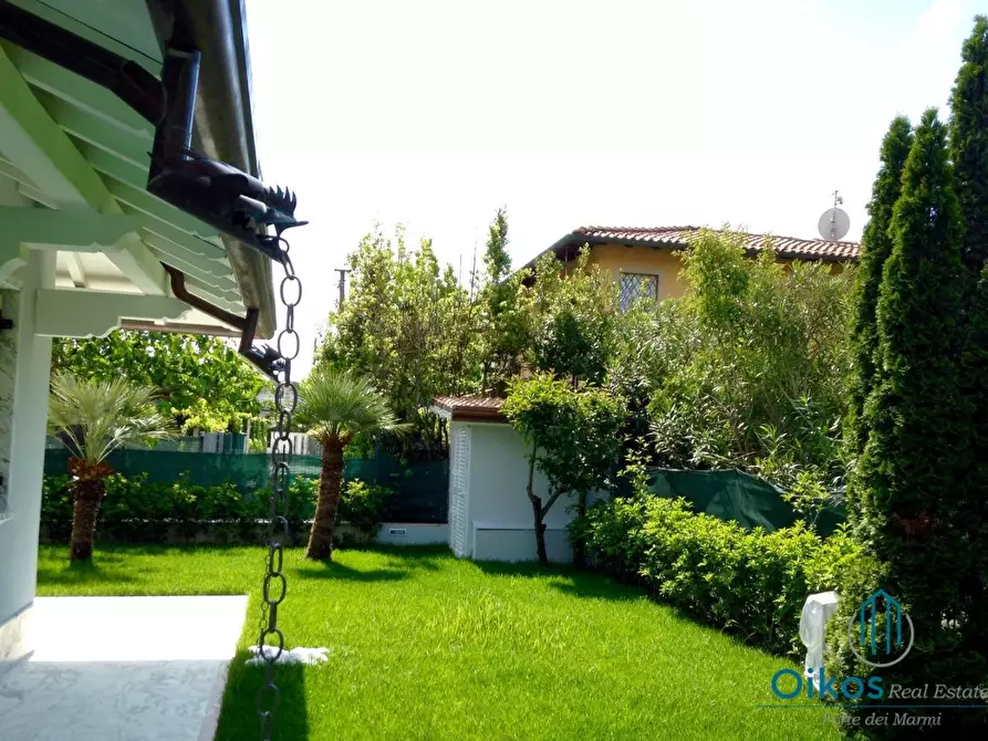 Immagine 2 di Villa in affitto  a Forte Dei Marmi